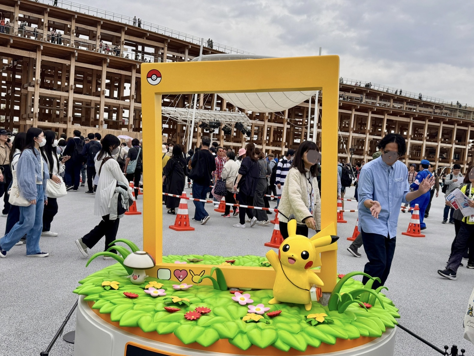 大阪万博2025 ピカチュウのフォトフレーム展示 大屋根リング内
