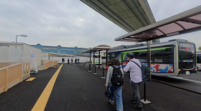 桜島駅バス停での様子