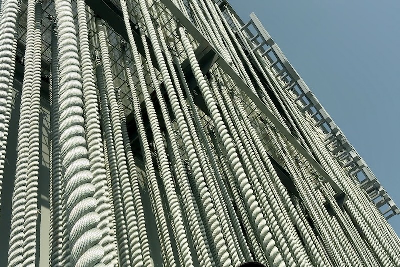 大阪万博2025ポルトガル館の編み込みデザイン外観
